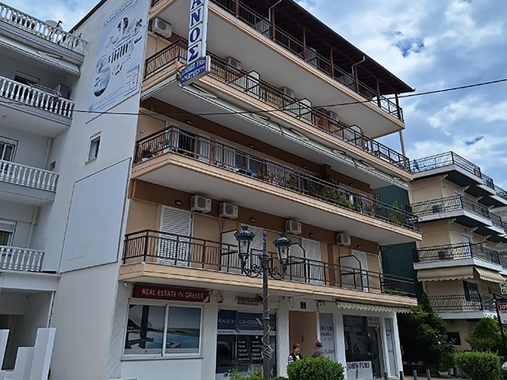 Вила Манос – Паралија